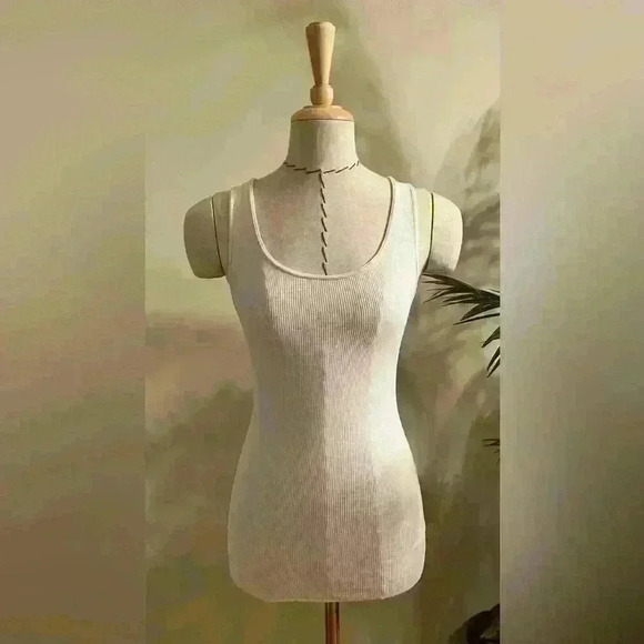Scoop Stretch Ribbed Shaping Tank Top | Size XS/S | White Cream Color - Picture 1 of 5